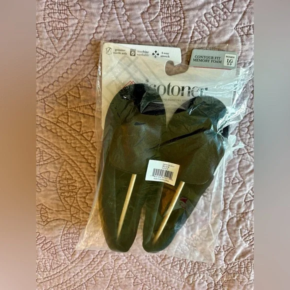 NWT Isotoner Black Slippers - Picture 4 of 4